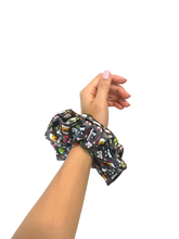 Load image into Gallery viewer, XL Scrunchie Halloween (Gray)