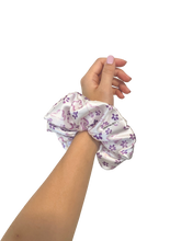 Load image into Gallery viewer, XL Scrunchie Purple Flowers